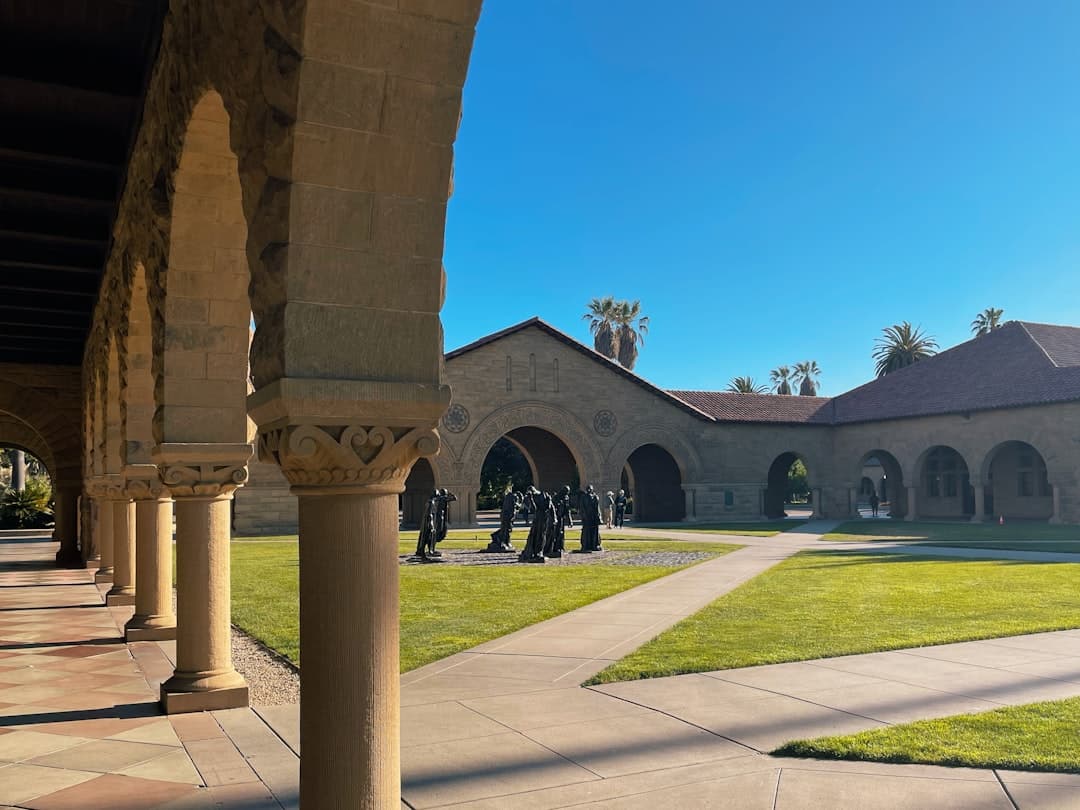Pomona College: $74,000 Full Scholarships for International Students